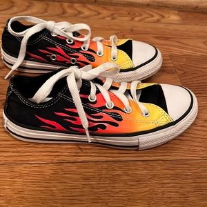 Kids Boys Size 1 Converse Athletic Low Tennis Shoes Size 1 Black with Flames